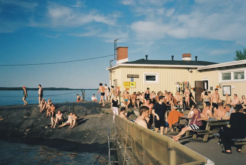 Rauhaniemi sauna near the lake